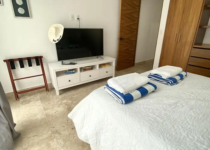 Amazing New Comfy Steps From The Puerto Morelos
